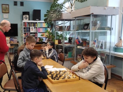 Занятие шахматного клуба «Белая ладья»