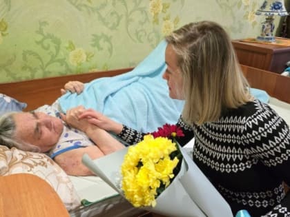 Жительницу Воскресенска с ограниченными возможностями здоровья поздравили с юбилеем