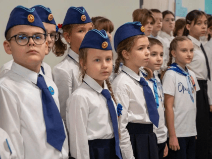 В СОШ №12 открыли стену памяти в честь полного кавалера ордена Славы