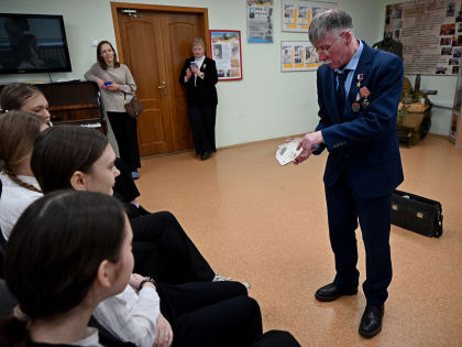 Парту Героя России Евгения Черняева открыли в Ленинском округе