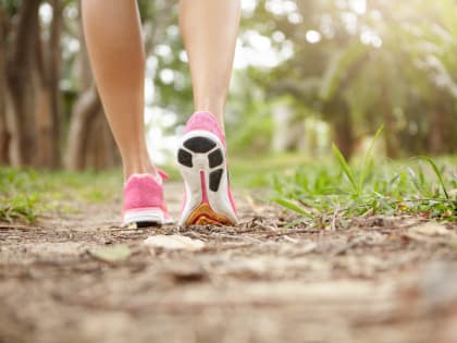 Ходьба задом наперед: неожиданные преимущества для здоровья