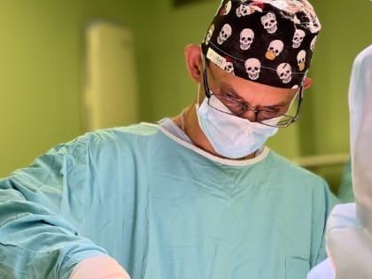 Подмосковные травматологи спасли руку подростку, на которого упала стеклянная дверь