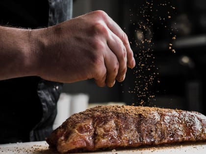 Врач Умнов заявил о смертельной опасности блюд из сырого мяса