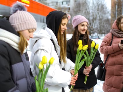 Дарите женщинам цветы!