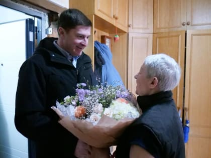 Владимир Волков проверил ремонт кровли жилого дома в Люберцах