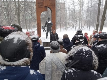 Полицейские возложили цветы к памятнику воинам-интернационалистам в Павловском Посаде