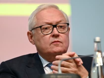 Рябков: НАТО зомбирует западные страны, запугивая их Россией