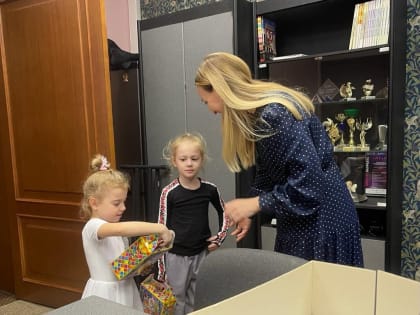 Депутат «Единой России» навестила многодетную семью с подарками