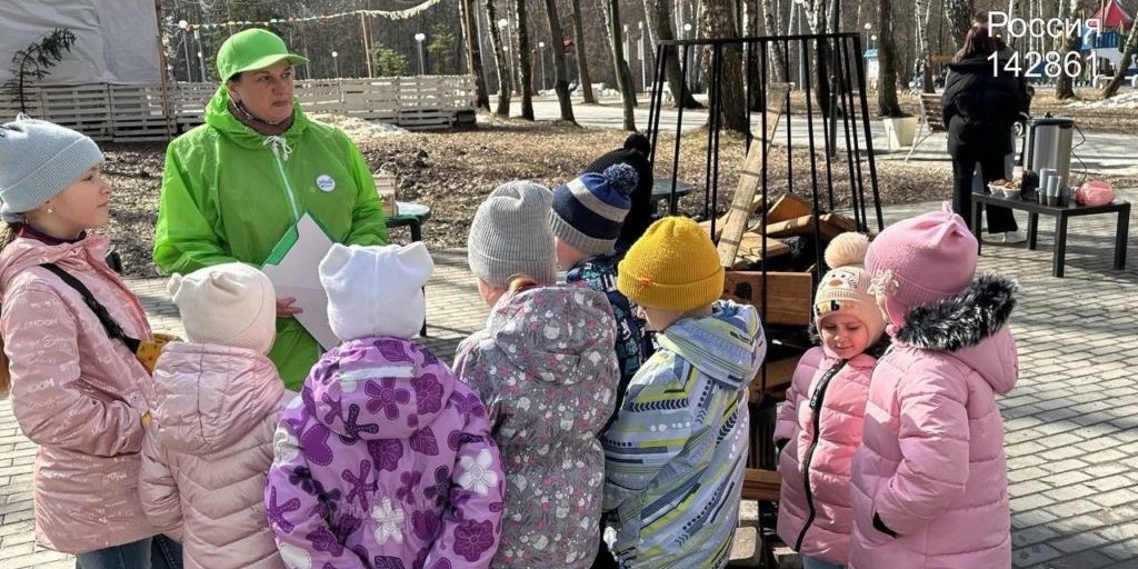 Мероприятия в парках. Школа Северного парка. 1 Апреля день смеха. Городской парк Кашира фото.