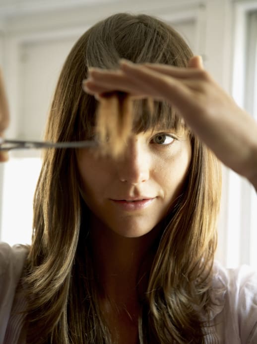 Coiffeur zu Hause spielen: So gelingen Pony und Co.