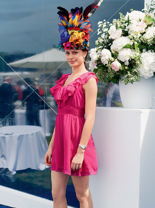 Elegant extravagant beim Prix de Diane von Longines in Chantilly