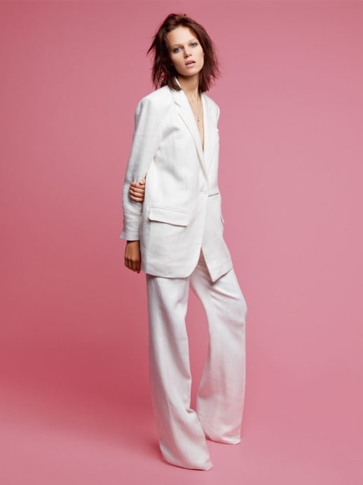 Walk on the White Side: Mode in Weiss für coole Looks im Sommer