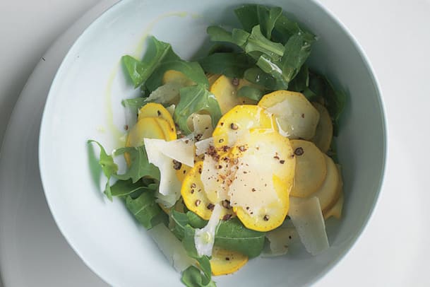 Carpaccio-Salat mit Zucchini und Rucola