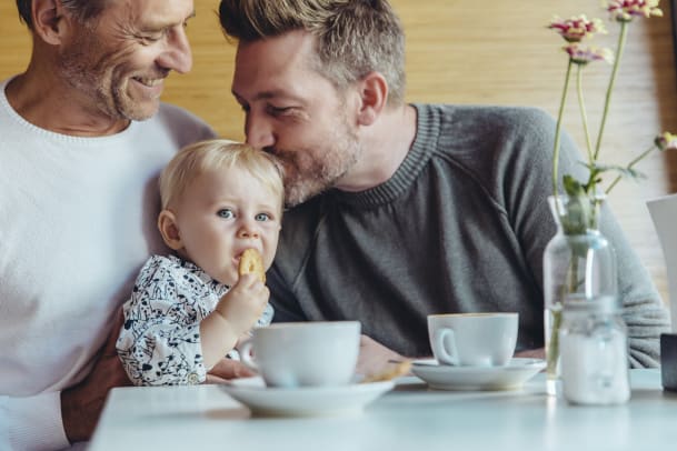 Wie schwule Paare Kinder bekommen können