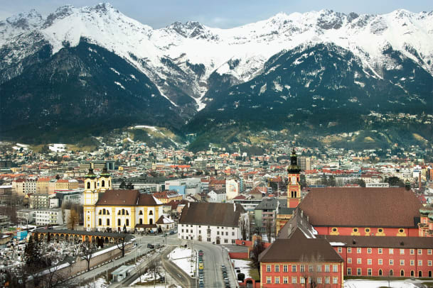 Postkarte aus Innsbruck: Ski- und Baukunst