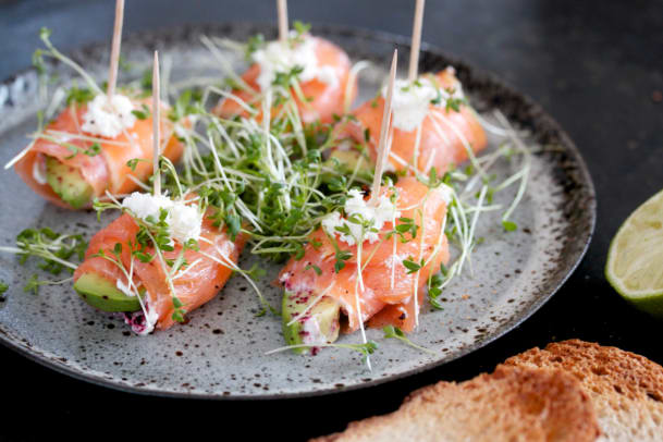 Lachs-Avocado-Rollen