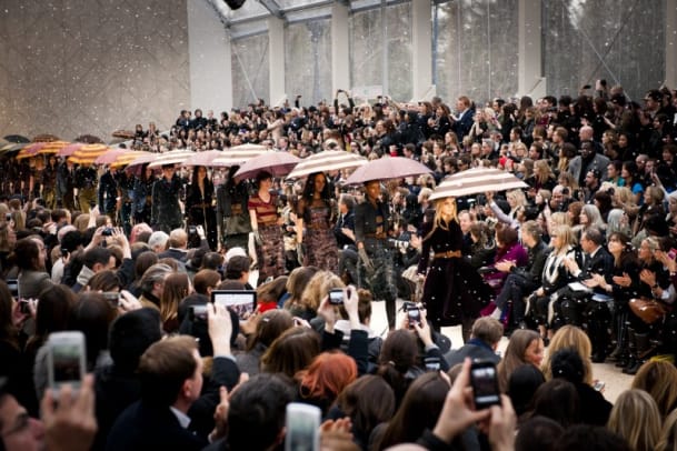 London Fashion Week: Künstlicher Regen bei Burberry