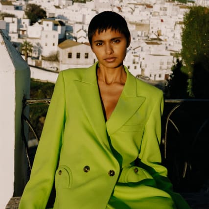 Uni-Looks in Knallfarben: Der Frühlingstrend zum Nachshoppen