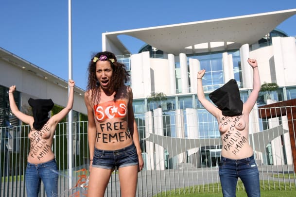Brust raus: Feminismus oder freiwillige Objekte?
