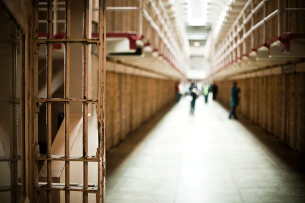 Brutales Business im Gefängnis