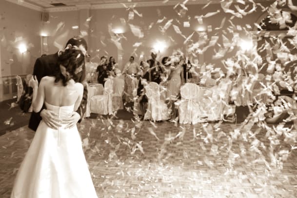 Wie ist es eigentlich, 26-mal den gleichen Mann zu heiraten?