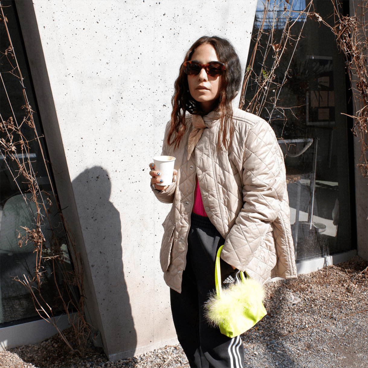 Jenni Tschugmell in Balenciaga vor dem "Nude" in Zürich