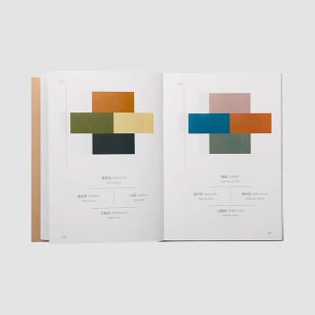 Buch mit Farbpaletten in verschiedenen Fabrkombinationen