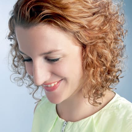 Sanft zu den Locken: Florina Schwander testet Farbe und Glossing von Aveda