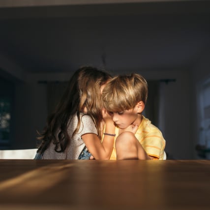 Krieg in der Ukraine: Wie spricht man mit Kindern über ihre Ängste? 