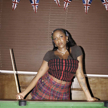 Freundschaft, Fashion, Food: 21 Fragen an Sängerin Rachel Chinouriri