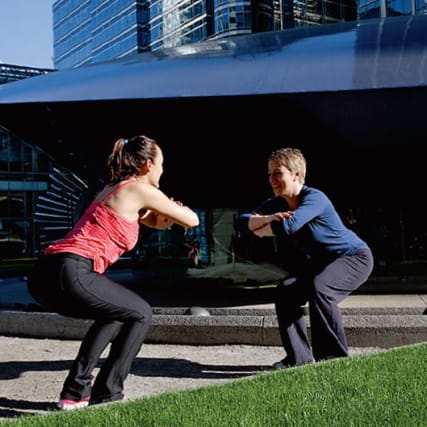 Patricia Meier Woster mit Nivea-Personal-Trainerin Sarah Maxwell