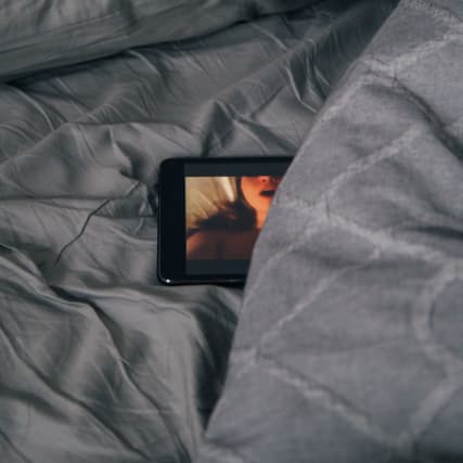 Weibliche Lust: Warum interessieren sich Frauen weniger für Pornos als Männer?