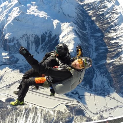 Fallschirmspringen im Engadin