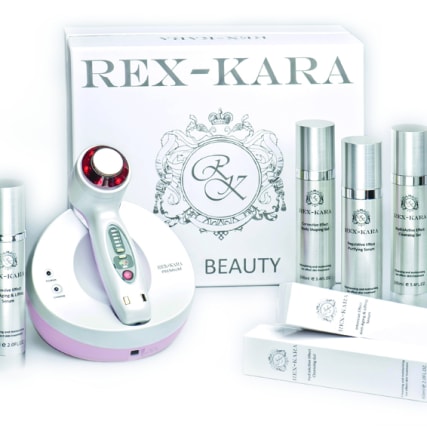 Wie ein Kosmetikstudio in der Handtasche: Rex Kara Anti-Aging Innovation