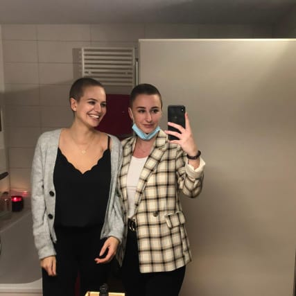 Zwei Freundinnen und ihr gemeinsamer Kampf gegen den Krebs 