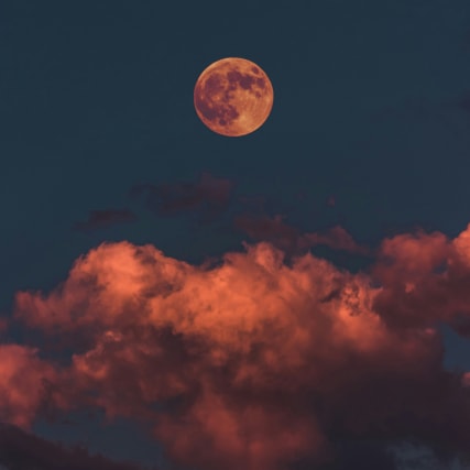 Warum dieser Vollmond in der Waage ein Reality-Check ist