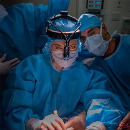 Women at work: Brust- chirurgin