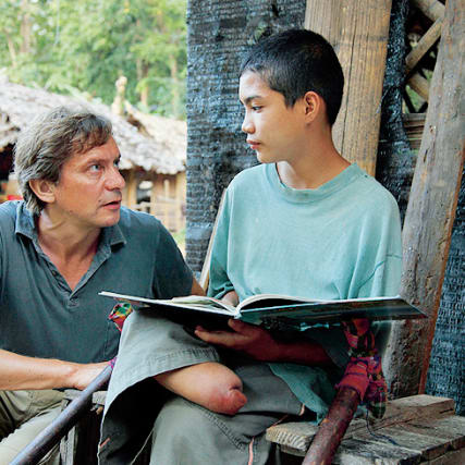 How about love: Hilflose Helfer