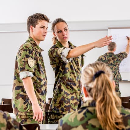 Frauen ins Militär!