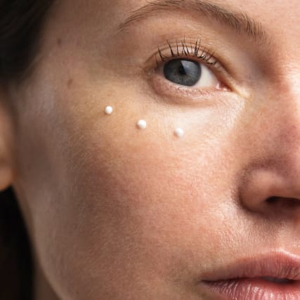 Anti-Aging mit System: Für eine straffere Haut braucht es mehr als gute Pflege