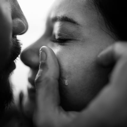 Essay: Wir müssen aufhören, uns für unsere Verletzlichkeit zu schämen