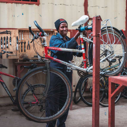 Velomechanikerin Jamila Jumanne