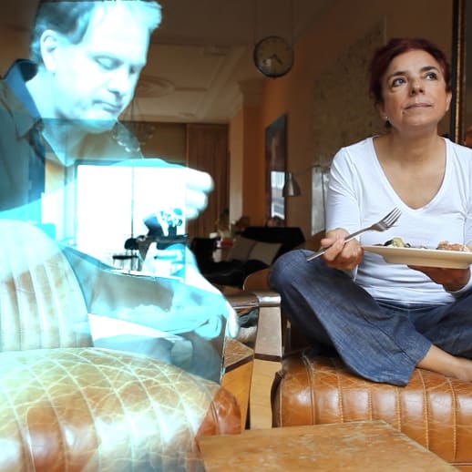 Liebe und KI: Diese Künstlerin hat einen Hologramm-Mann geheiratet