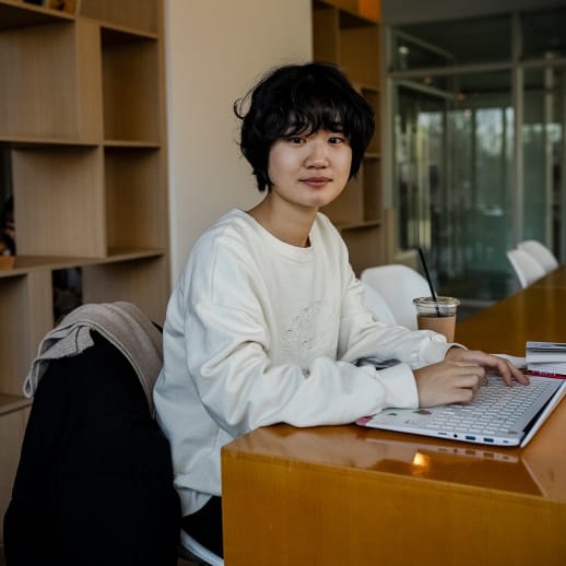 Best-of 2025 – Ein Leben ohne Männer: Frauen aus der 4B-Bewegung erzählen