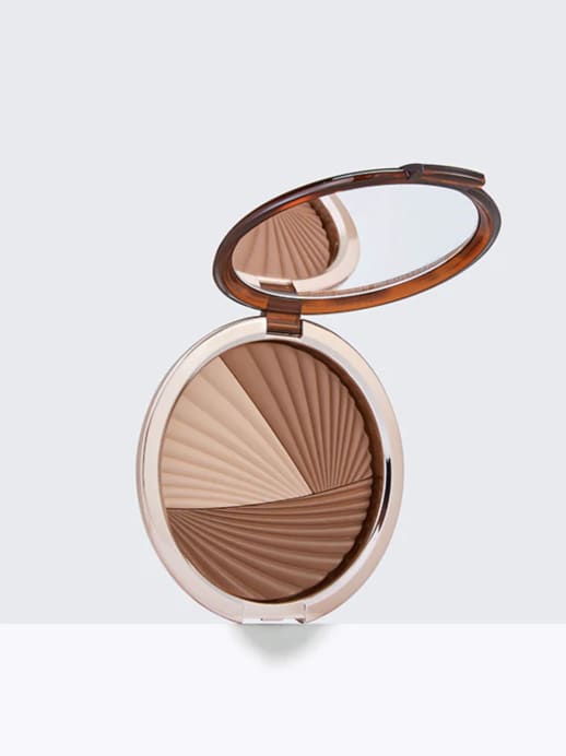Wie man mit Bronzer eine natürliche Bräune zaubern kann