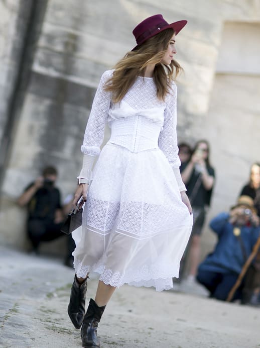 Street-Style-Trend: Schneeweisschen und Bordeauxrot