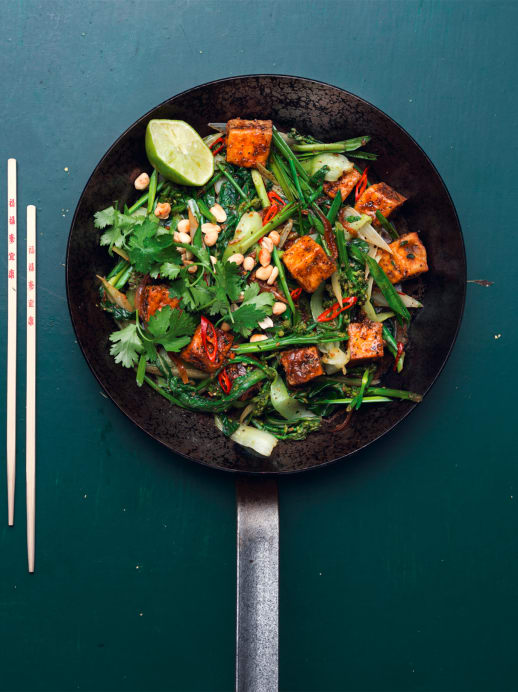 Rezept für knusprig gebratenen Tofu mit grünem Gemüse