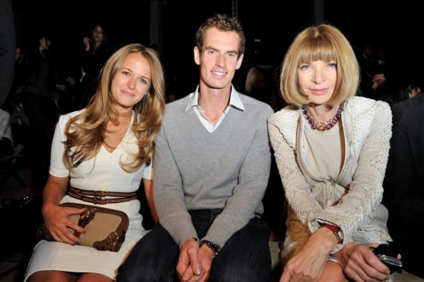 Mode London: Burberrys hochkarätige Front Row, strenge Frisuren und königliches Blau