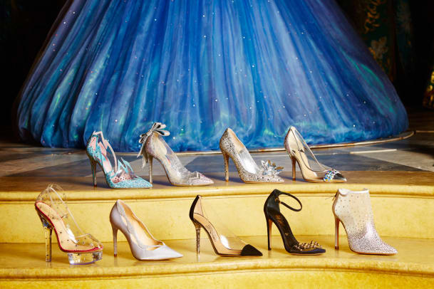 Zwölf Designerschuhe für Cinderella