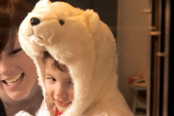 Mit dem Bauch durch die Wand - Kinder kriegen Kinder